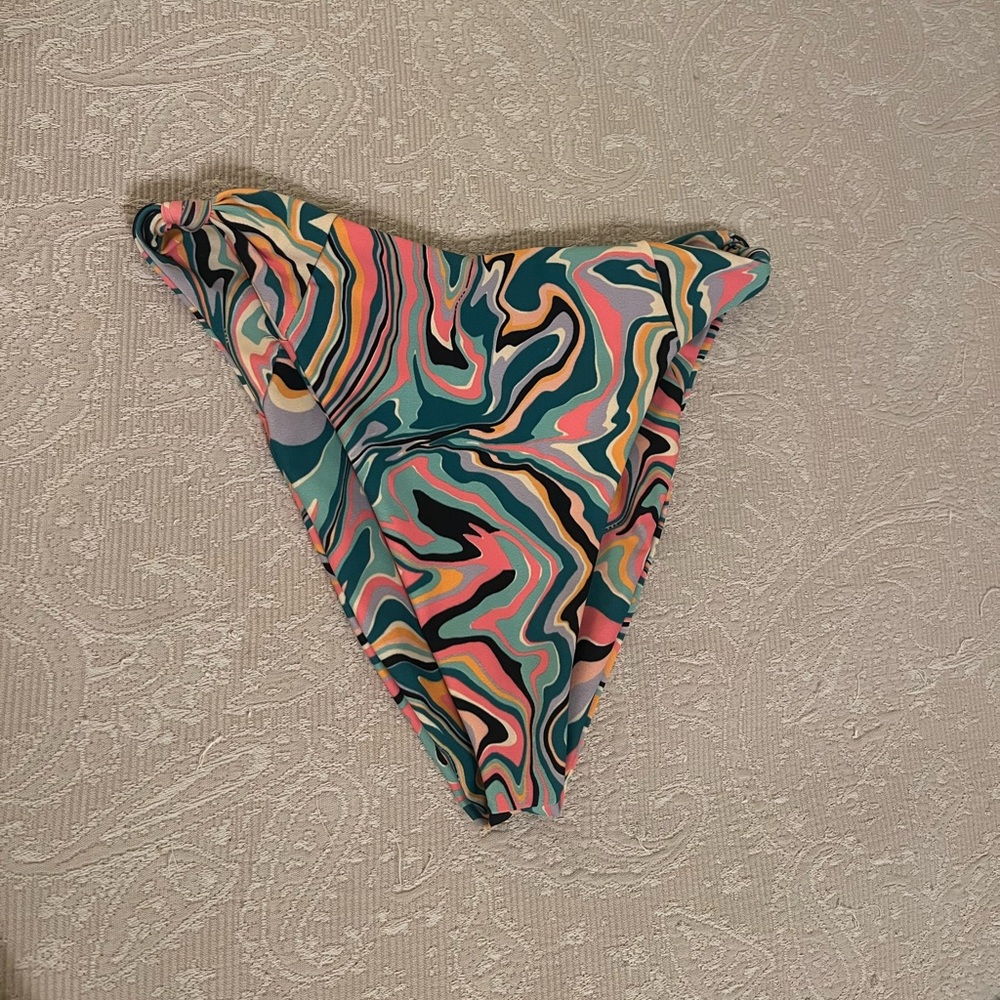 Skatie bikini bottom